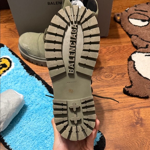 BALENCIAGA Olive Green Combat Boots with Chunky sole - Picture 6 of 10
